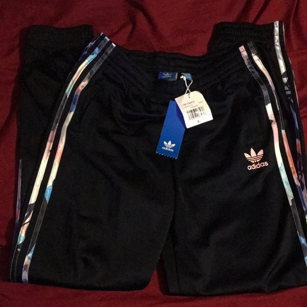 Youth Large NWT!!Beautiful floral color on stripes